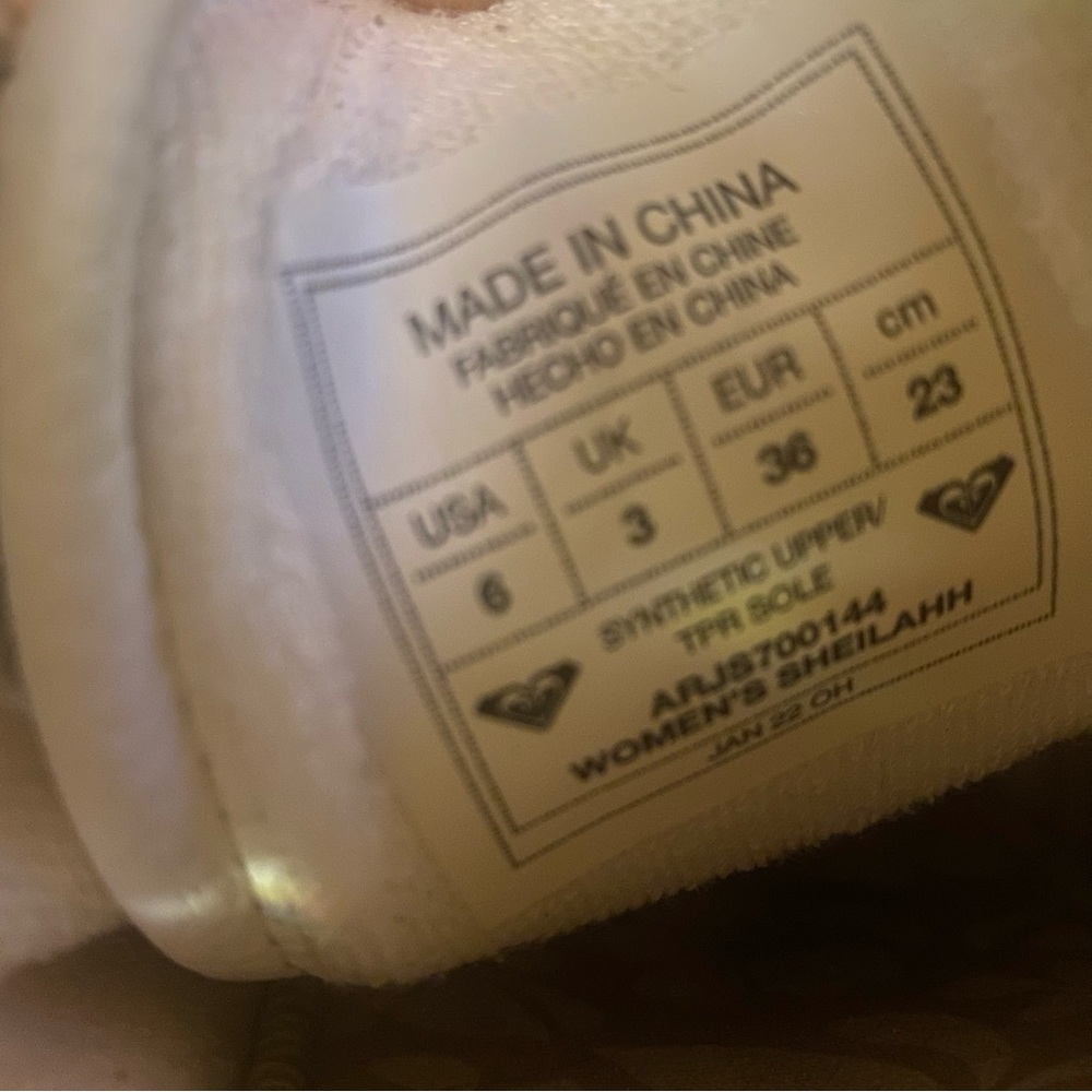 ROXY SHEILAHH SLIP-ON WHITE SHOES 6 GUC - Picture 6 of 8